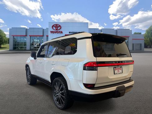 Used 2024 Lexus GX 550 w/ Cold Area Package AWD/4WD image 4