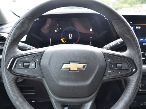 Used 2025 Chevrolet TrailBlazer LT AWD/4WD image 49