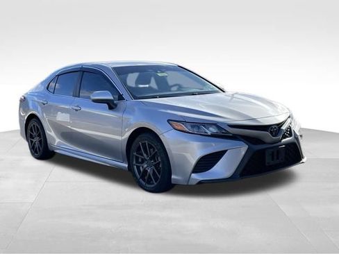 Used 2018 Toyota Camry L image 3