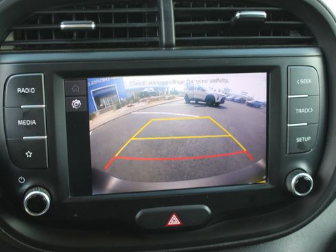Used 2022 Kia Soul LX w/ Technology Package FWD image 16