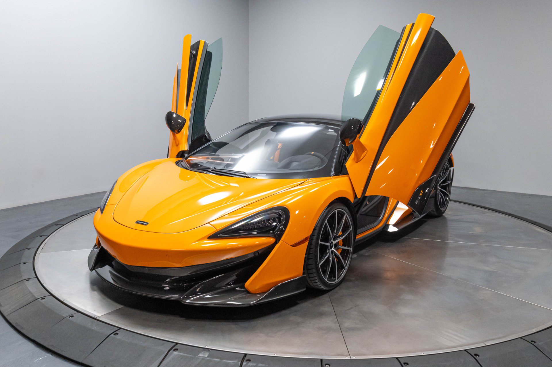 Used 2019 McLaren 600LT RWD image 40