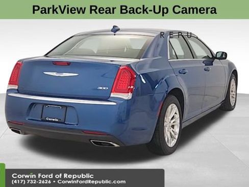 Used 2021 Chrysler 300 Touring w/ Driver Convenience Group image 8