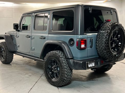 Used 2025 Jeep Wrangler Unlimited Sport AWD/4WD image 3