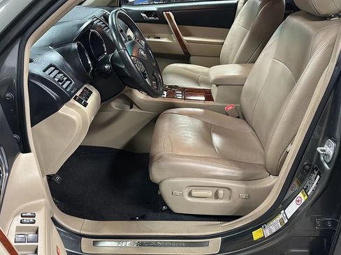 Used 2013 Toyota Highlander Limited image 9