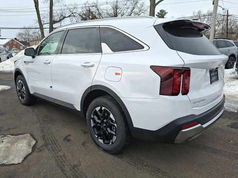 New 2026 Kia Sorento S image 3