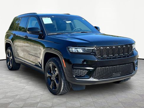 Used 2024 Jeep Grand Cherokee Altitude AWD/4WD image 11