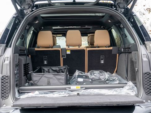 New 2026 Land Rover Discovery Limited Edition image 26