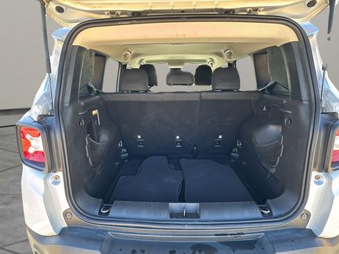 Used 2018 Jeep Renegade Latitude image 23