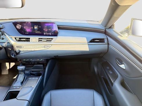 Used 2019 Lexus ES 300h w/ Premium Package image 16
