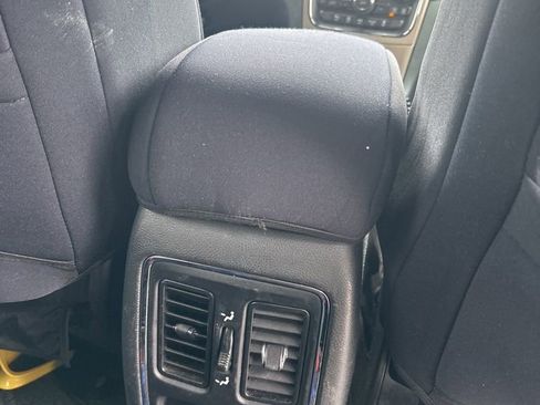 Used 2016 Jeep Grand Cherokee Laredo 75th Anniversary image 14