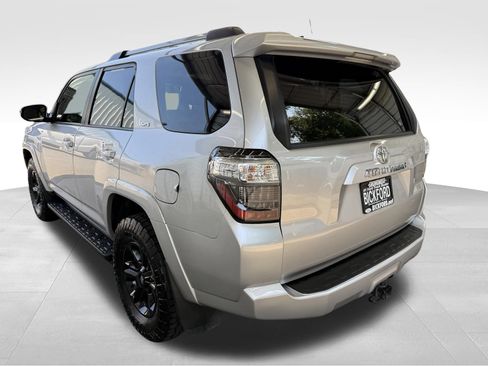 Used 2022 Toyota 4Runner SR5 Premium w/ Moonroof Package AWD/4WD image 8