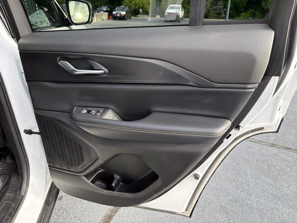 Used 2023 Jeep Grand Cherokee Altitude AWD/4WD image 18