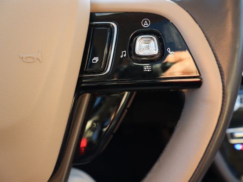 Used 2021 Lincoln Corsair Reserve w/ Equipment Group 201A image 18