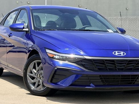 Used 2024 Hyundai Elantra SEL FWD image 2
