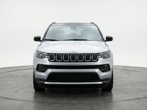 Used 2025 Jeep Compass Limited image 2