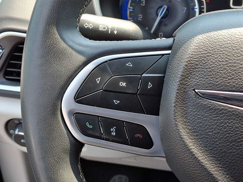 Certified 2024 Chrysler Pacifica Touring-L FWD image 24