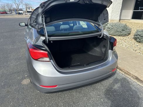 Used 2014 Hyundai Elantra SE image 19