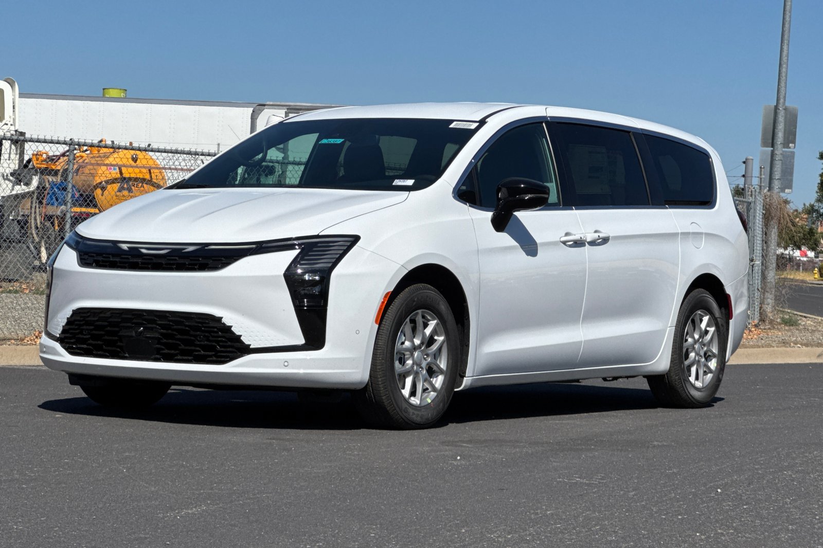 New 2027 Chrysler Pacifica Select FWD image 7