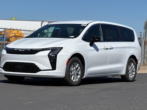 New 2027 Chrysler Pacifica Select FWD image 7