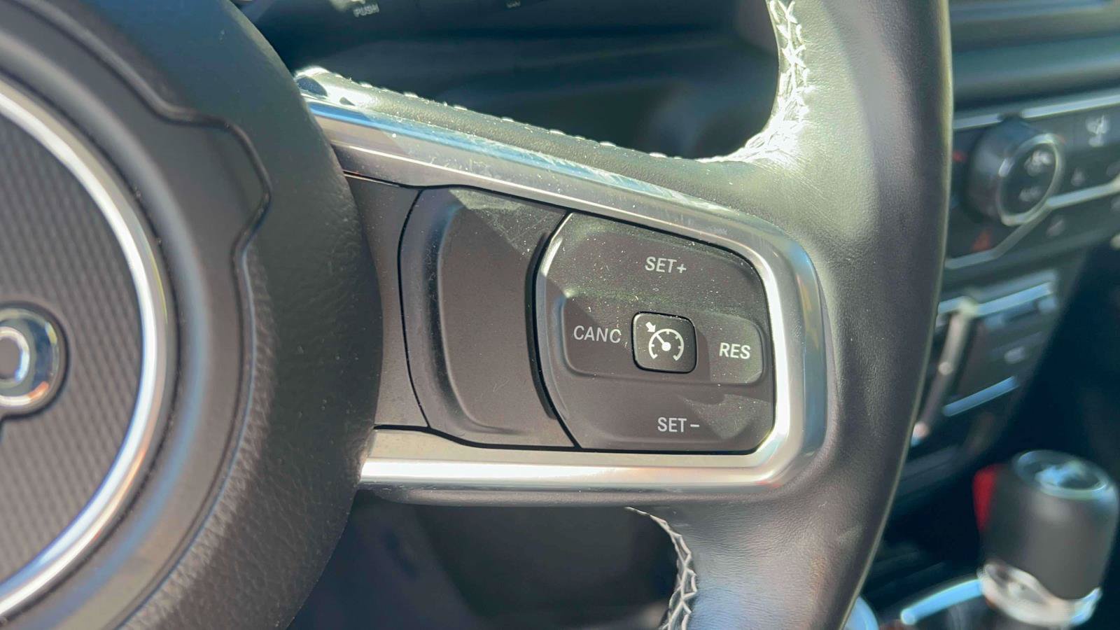 Used 2018 Jeep Wrangler Unlimited Sahara w/ Dual Top Group AWD/4WD image 25