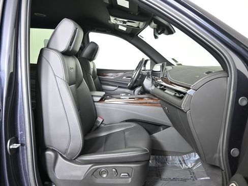 Used 2024 Cadillac Escalade ESV Luxury w/ LPO, Floor Liner Package AWD/4WD image 13