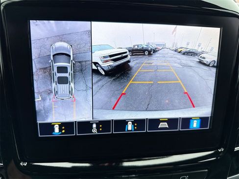 Used 2023 Chevrolet Traverse RS image 17