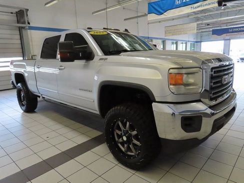 Used 2015 GMC Sierra 2500 SLE w/ Suspension Package, Off-Road image 2