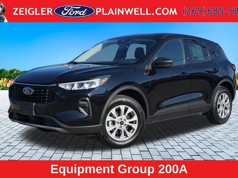 Used 2025 Ford Escape Active AWD/4WD image 1