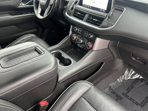 Used 2021 GMC Yukon SLT w/ Rear Media and Nav Package image 19