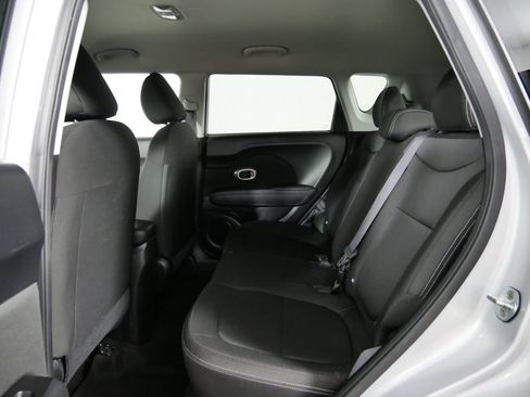 Used 2016 Kia Soul FWD image 16