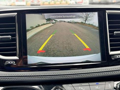 Certified 2023 Chrysler Pacifica Touring-L image 18