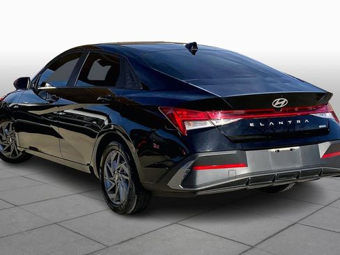 Used 2024 Hyundai Elantra Blue image 12