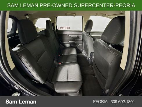 Used 2017 Mitsubishi Outlander SE image 26