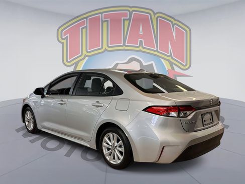 Used 2025 Toyota Corolla LE w/ LE Premium Package FWD image 2
