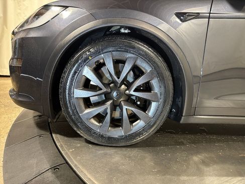 Used 2024 Tesla Model X image 2