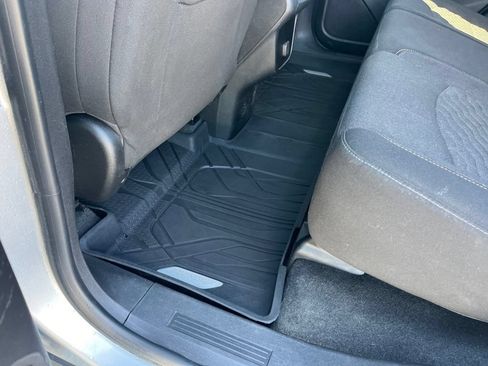 Used 2018 Chevrolet Equinox LT FWD image 18