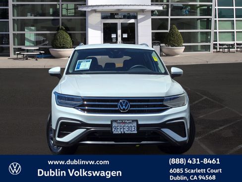 Used 2023 Volkswagen Tiguan SE FWD image 2