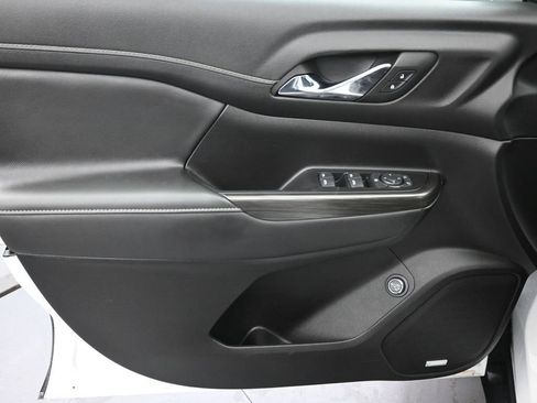 Used 2023 GMC Acadia SLT image 22