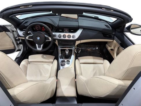 Used 2009 BMW Z4 sDrive35i image 12