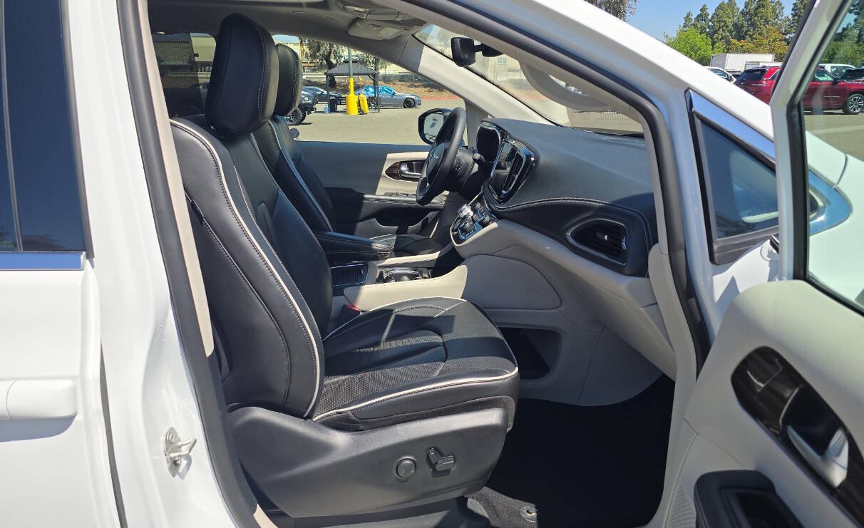 Used 2024 Chrysler Pacifica Limited FWD image 10