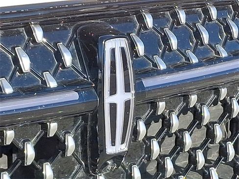 Certified 2024 Lincoln Nautilus Reserve image 29