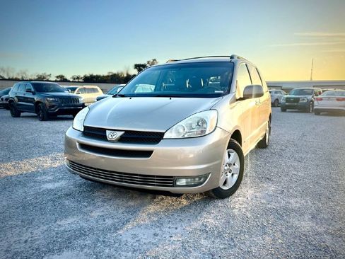 Used 2004 Toyota Sienna XLE image 1