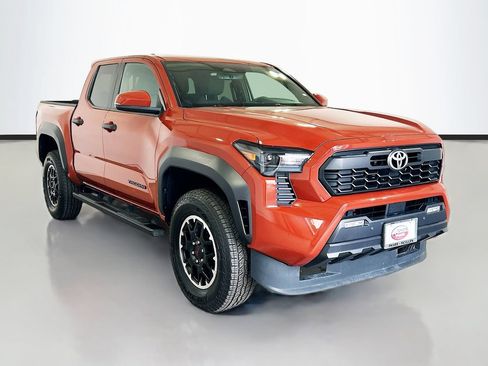Used 2025 Toyota Tacoma TRD Off-Road w/ TRD Off Road Upgrade Package AWD/4WD image 3