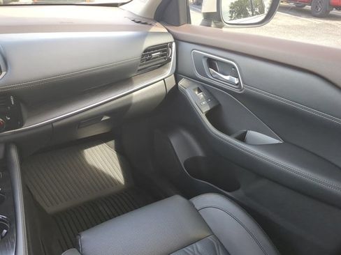 Certified 2023 Nissan Rogue Platinum w/ Platinum Premium Package FWD image 17