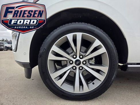 Used 2020 Ford Expedition Limited w/ Equipment Group 302A AWD/4WD image 8