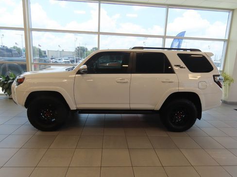 Used 2024 Toyota 4Runner TRD Off-Road Premium w/ Off Road Premium Plus Package AWD/4WD image 5