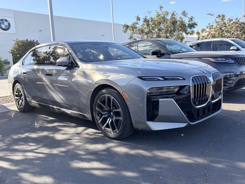 Used 2023 BMW 760i xDrive image 3