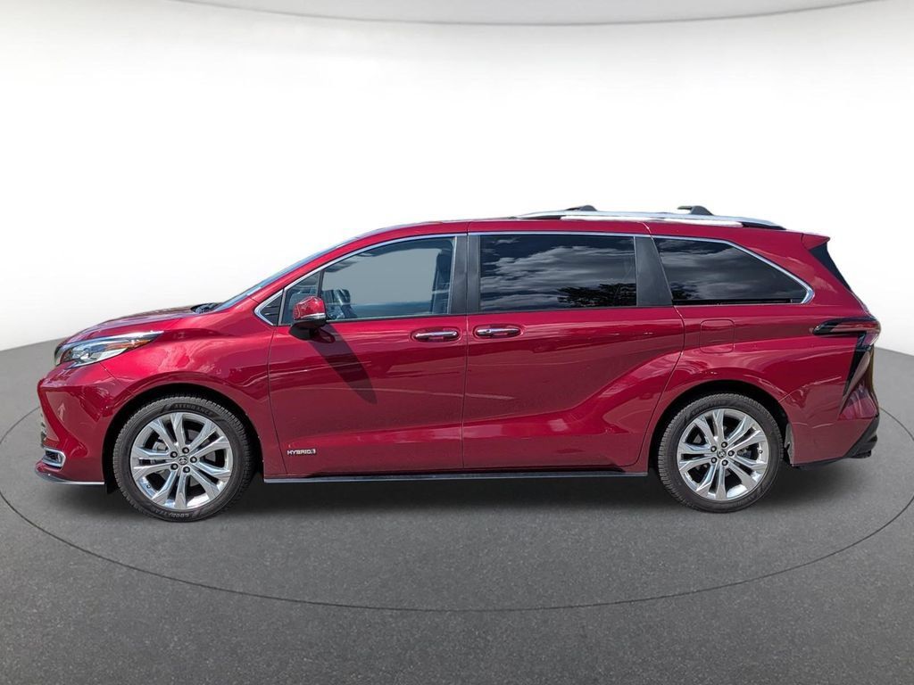 Used 2021 Toyota Sienna Platinum FWD image 3