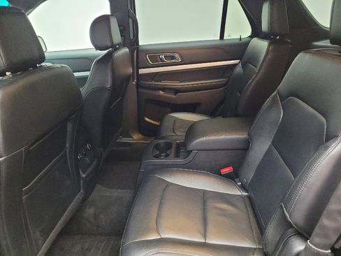 Used 2016 Ford Explorer XLT w/ Equipment Group 202A AWD/4WD image 18