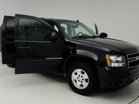 Used 2009 Chevrolet Suburban LS image 13